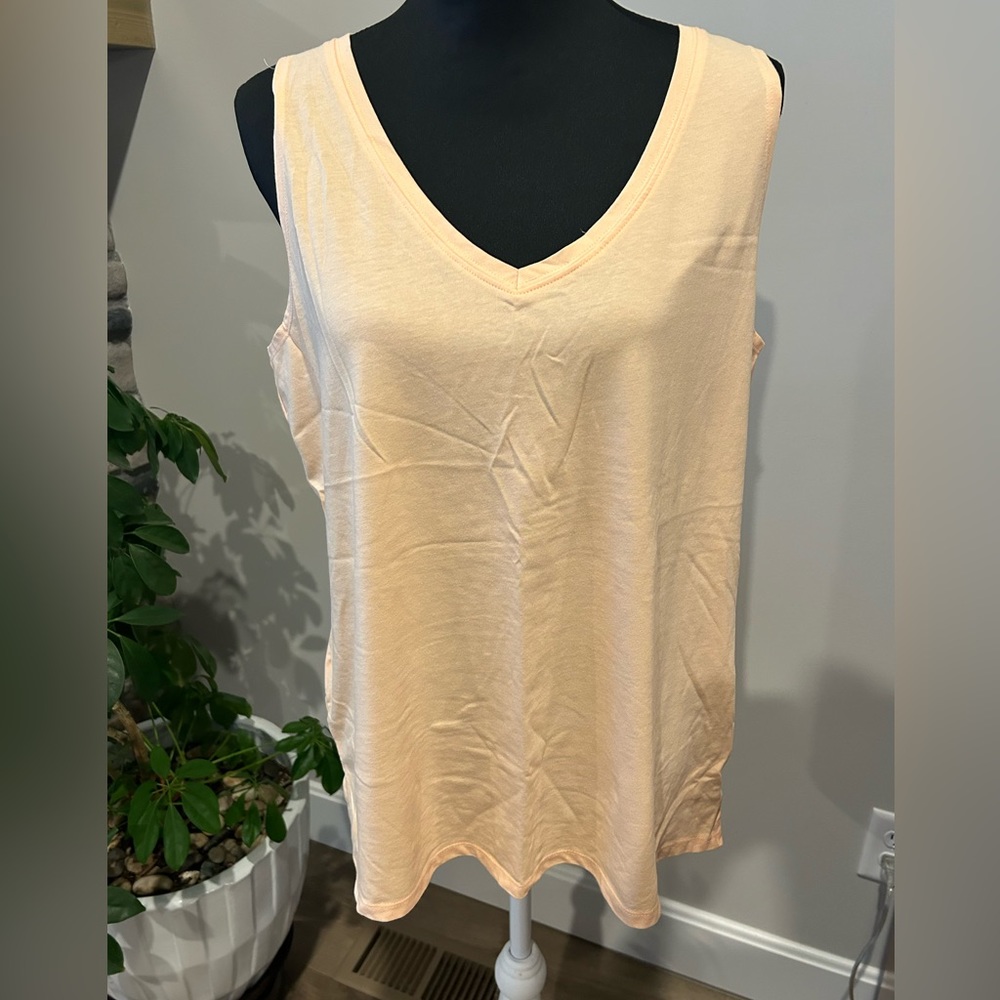NWOT Eddie Bauer tank top, size XL apricot color. Beautiful.